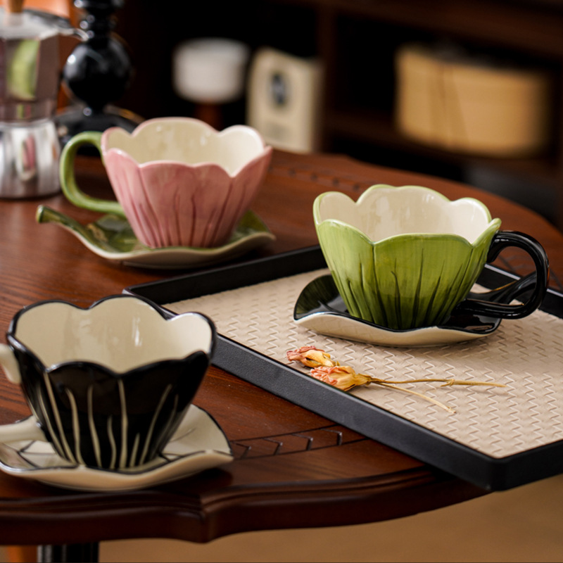 Coffee Tea And Leaf - Onregelmatige handgeschilderde koffiekopje schotel set prachtige