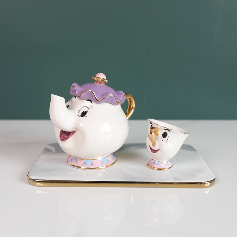 Hete theepot cartoon Belle en  - Coffee Tea Room recensie en prijs