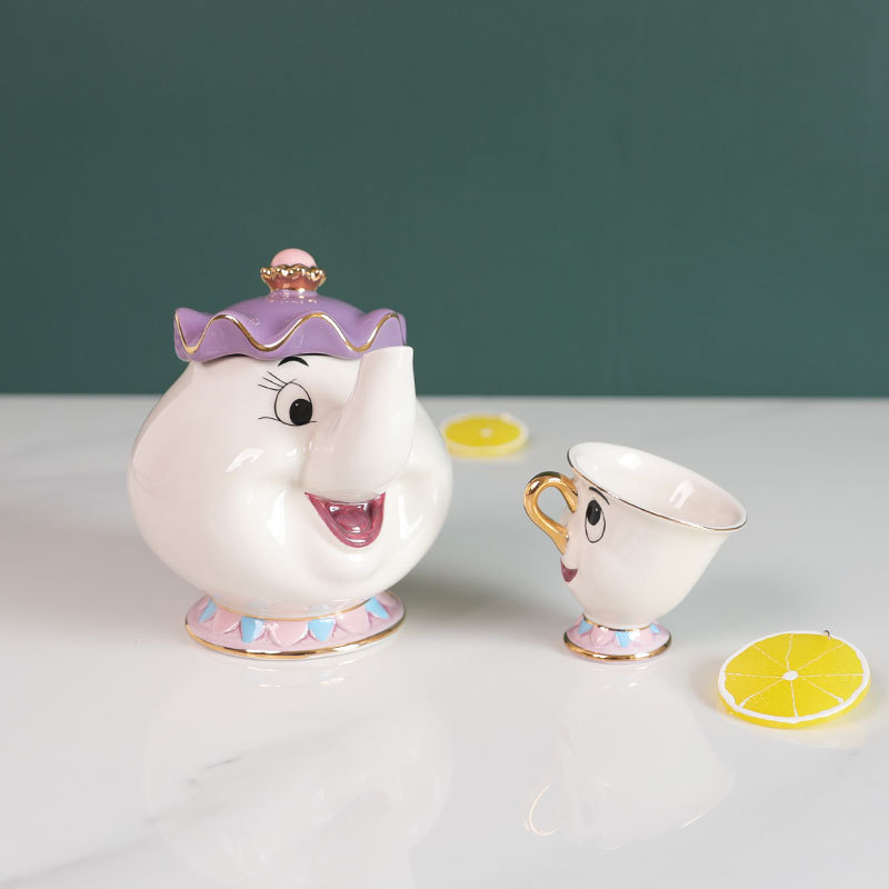 Hete theepot cartoon Belle en  - Coffee Tea Room recensie en prijs